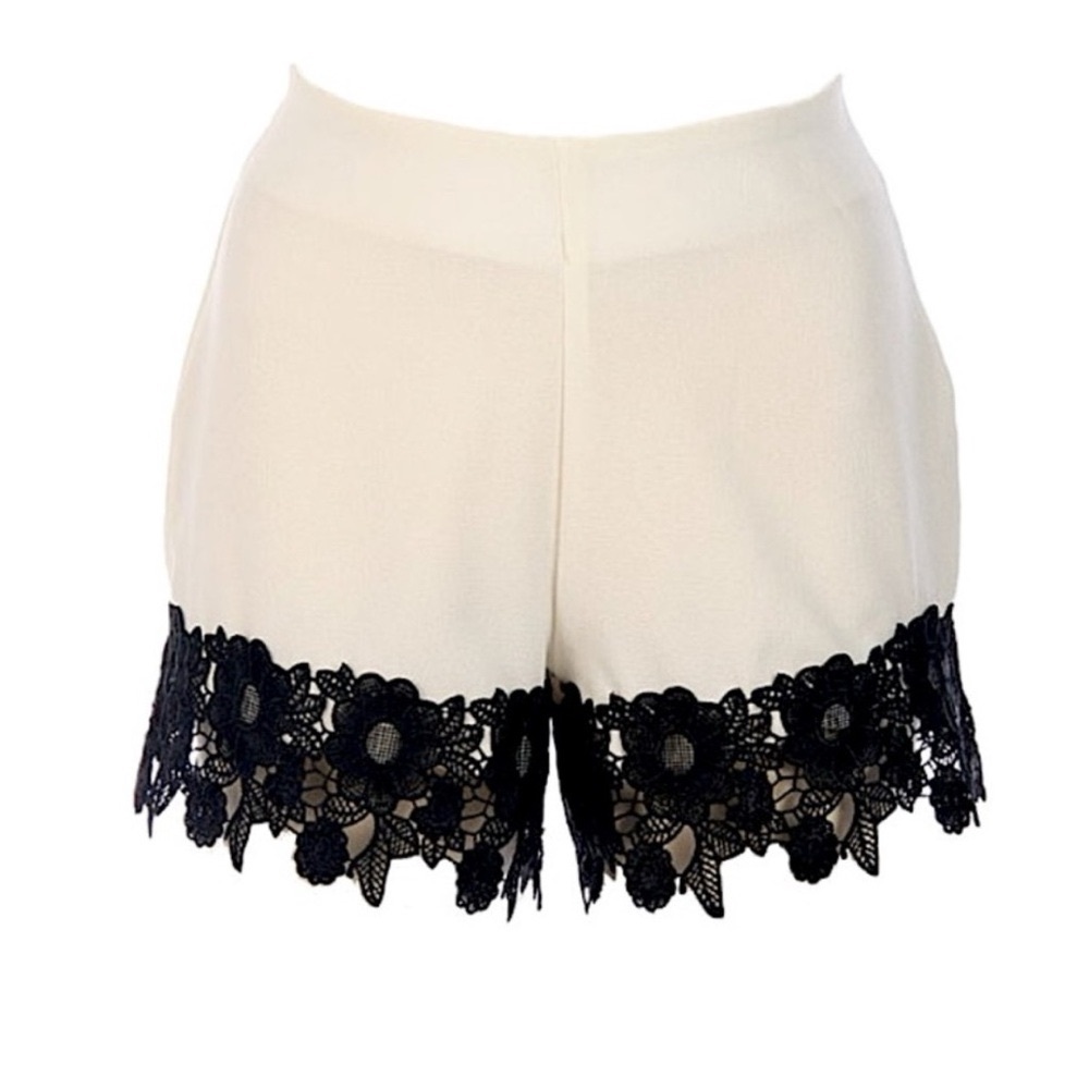 SALE BNIB LF Boutique cream/ ivory with Black lace shorts - Picture 1 of 3